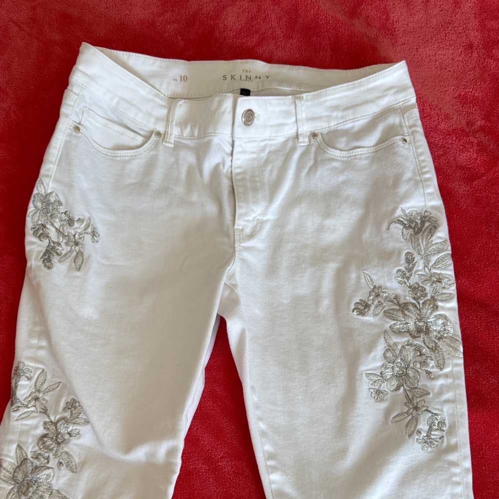 White House Black Market White Skinny Jeans with Silver Floral Embroidery